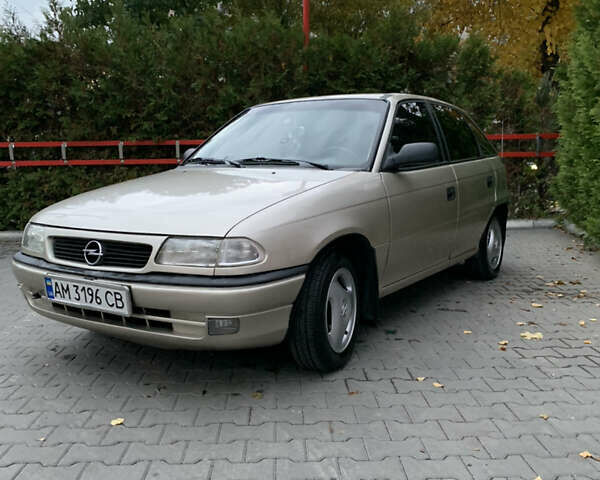 Бежевий Опель Астра, об'ємом двигуна 1.4 л та пробігом 308 тис. км за 2500 $, фото 1 на Automoto.ua