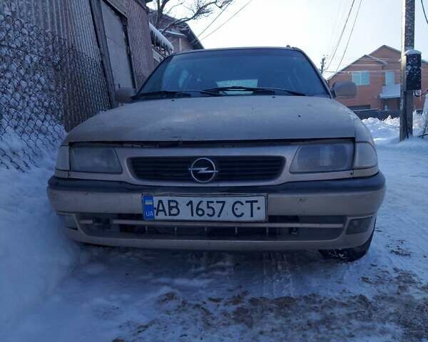 Бежевий Опель Астра, об'ємом двигуна 1.6 л та пробігом 352 тис. км за 2300 $, фото 1 на Automoto.ua