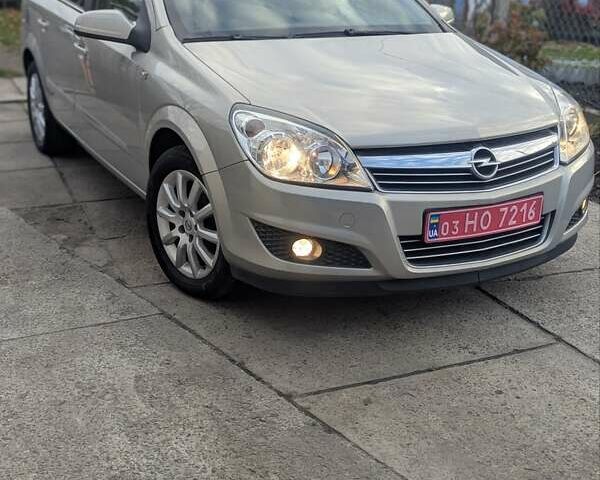 Опель Астра 2008 в Ровно на Automoto.ua Бежевый Опель Астра, объемом двигателя 1.6 л и пробегом 265 тыс. км за 5250 $, фото 1 на Automoto.ua