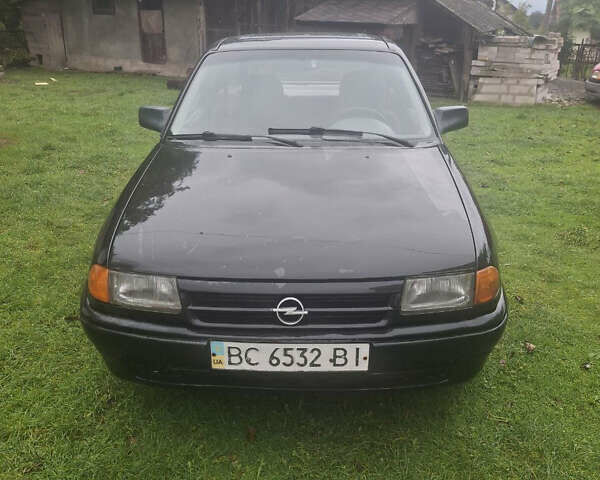 Черный Опель Астра, объемом двигателя 1.4 л и пробегом 350 тыс. км за 1500 $, фото 1 на Automoto.ua