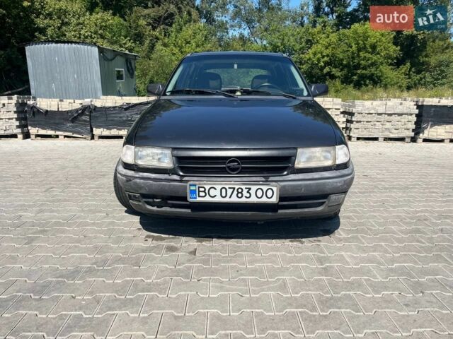 Черный Опель Астра, объемом двигателя 1.6 л и пробегом 373 тыс. км за 1600 $, фото 1 на Automoto.ua