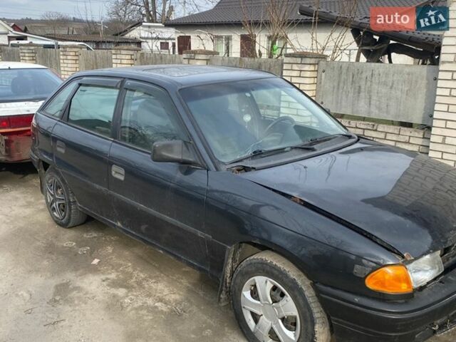 Черный Опель Астра, объемом двигателя 1.4 л и пробегом 200 тыс. км за 650 $, фото 1 на Automoto.ua