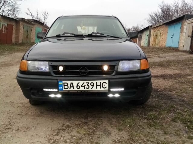 Чорний Опель Астра, об'ємом двигуна 1.6 л та пробігом 34 тис. км за 2000 $, фото 1 на Automoto.ua