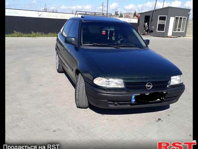 Черный Опель Астра, объемом двигателя 1.4 л и пробегом 100 тыс. км за 2100 $, фото 1 на Automoto.ua