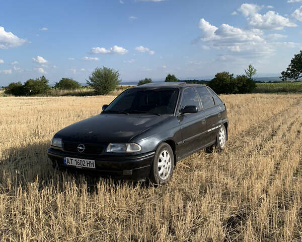 Черный Опель Астра, объемом двигателя 1.6 л и пробегом 340 тыс. км за 2300 $, фото 1 на Automoto.ua