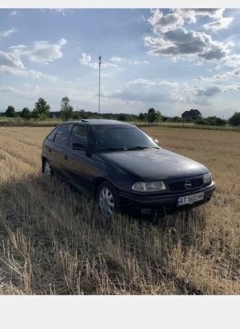 Чорний Опель Астра, об'ємом двигуна 1.6 л та пробігом 340 тис. км за 2000 $, фото 1 на Automoto.ua