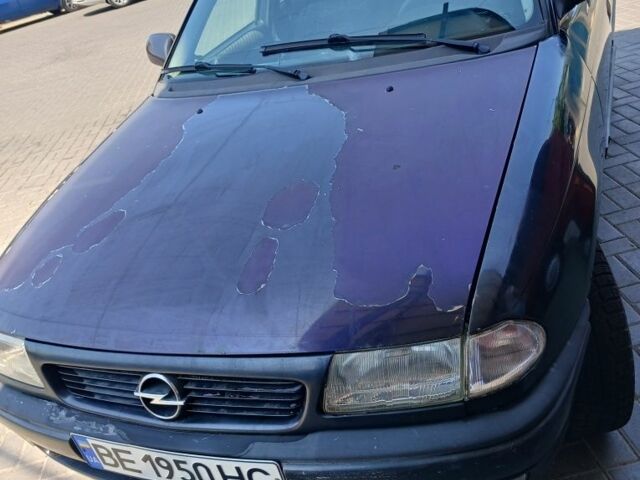 Черный Опель Астра, объемом двигателя 1.4 л и пробегом 280 тыс. км за 1100 $, фото 1 на Automoto.ua