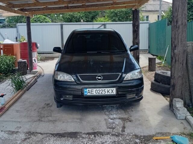 Черный Опель Астра, объемом двигателя 1.6 л и пробегом 330 тыс. км за 2803 $, фото 1 на Automoto.ua