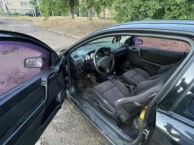 Черный Опель Астра, объемом двигателя 1.6 л и пробегом 150 тыс. км за 1300 $, фото 1 на Automoto.ua