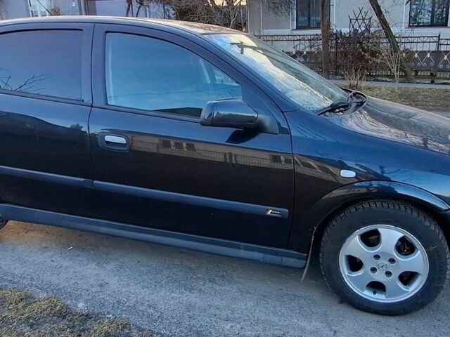 Черный Опель Астра, объемом двигателя 1.6 л и пробегом 173 тыс. км за 3600 $, фото 1 на Automoto.ua