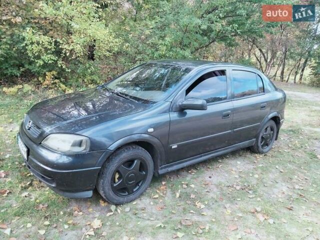 Черный Опель Астра, объемом двигателя 1.4 л и пробегом 390 тыс. км за 3000 $, фото 1 на Automoto.ua