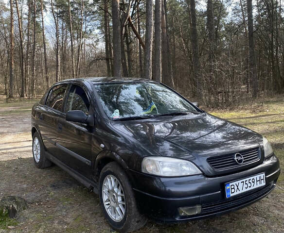 Черный Опель Астра, объемом двигателя 1.6 л и пробегом 320 тыс. км за 2600 $, фото 1 на Automoto.ua
