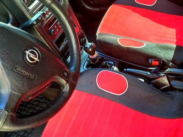 Черный Опель Астра, объемом двигателя 2 л и пробегом 400 тыс. км за 2500 $, фото 1 на Automoto.ua