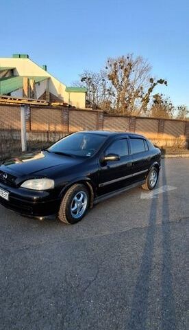 Черный Опель Астра, объемом двигателя 1.7 л и пробегом 356 тыс. км за 3200 $, фото 1 на Automoto.ua