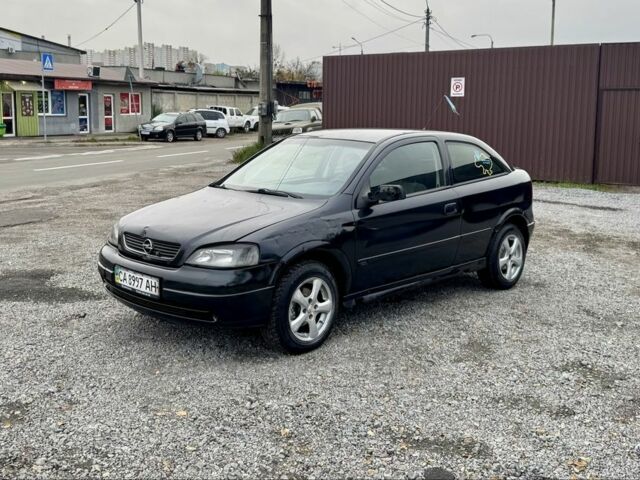 Черный Опель Астра, объемом двигателя 1.6 л и пробегом 258 тыс. км за 1350 $, фото 1 на Automoto.ua
