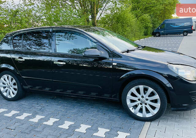 Черный Опель Астра, объемом двигателя 1.8 л и пробегом 375 тыс. км за 5100 $, фото 1 на Automoto.ua