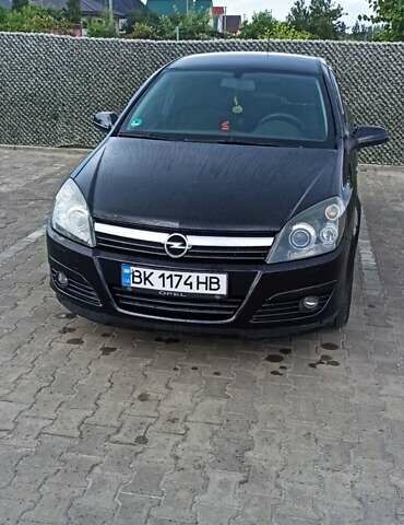 Черный Опель Астра, объемом двигателя 1.8 л и пробегом 210 тыс. км за 5300 $, фото 1 на Automoto.ua