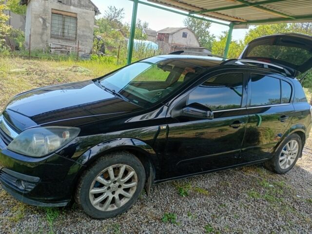 Черный Опель Астра, объемом двигателя 1.6 л и пробегом 246 тыс. км за 5100 $, фото 1 на Automoto.ua