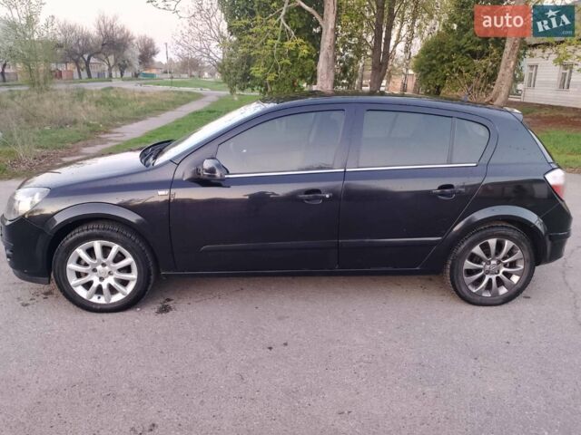 Черный Опель Астра, объемом двигателя 1.6 л и пробегом 230 тыс. км за 4400 $, фото 1 на Automoto.ua