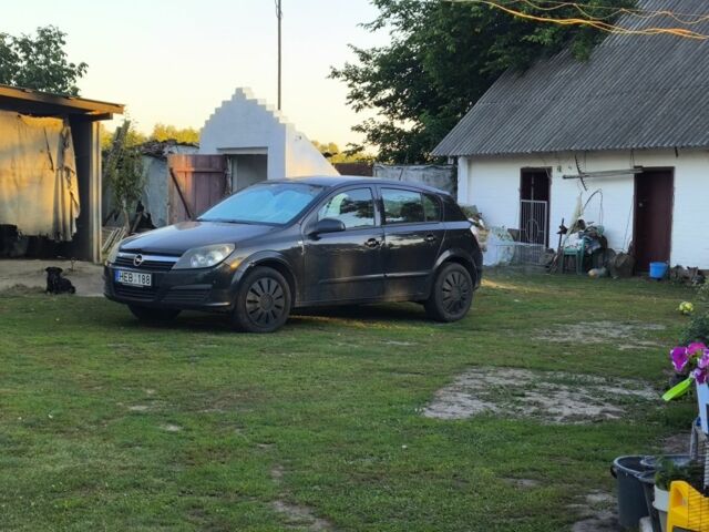 Черный Опель Астра, объемом двигателя 1 л и пробегом 296 тыс. км за 2100 $, фото 1 на Automoto.ua