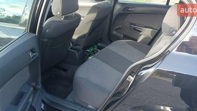 Черный Опель Астра, объемом двигателя 1.6 л и пробегом 203 тыс. км за 5850 $, фото 1 на Automoto.ua