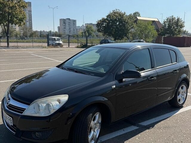 Черный Опель Астра, объемом двигателя 1.6 л и пробегом 220 тыс. км за 5200 $, фото 1 на Automoto.ua
