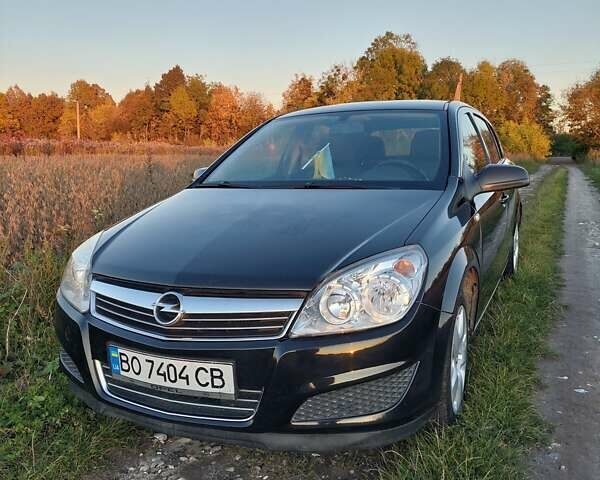 Черный Опель Астра, объемом двигателя 1.25 л и пробегом 268 тыс. км за 5000 $, фото 1 на Automoto.ua