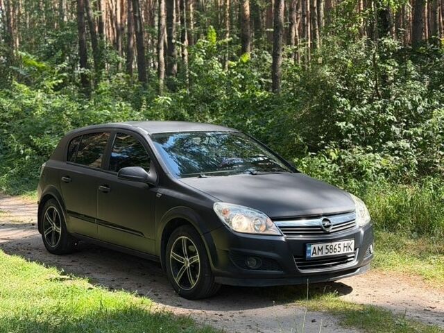 Черный Опель Астра, объемом двигателя 1.6 л и пробегом 258 тыс. км за 3500 $, фото 1 на Automoto.ua