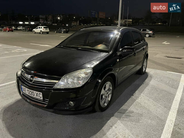 Черный Опель Астра, объемом двигателя 1.6 л и пробегом 265 тыс. км за 4800 $, фото 1 на Automoto.ua