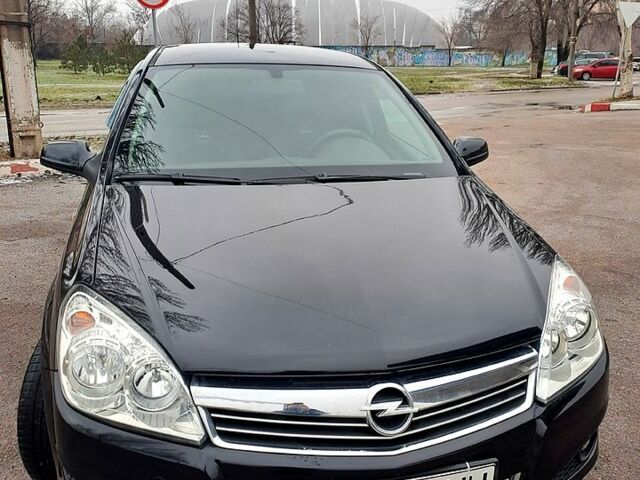 Черный Опель Астра, объемом двигателя 1.6 л и пробегом 1480 тыс. км за 5950 $, фото 1 на Automoto.ua