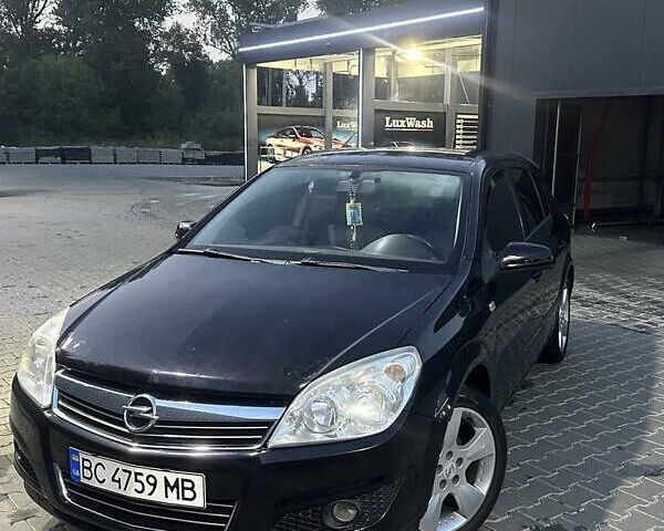 Черный Опель Астра, объемом двигателя 1.8 л и пробегом 300 тыс. км за 5600 $, фото 1 на Automoto.ua