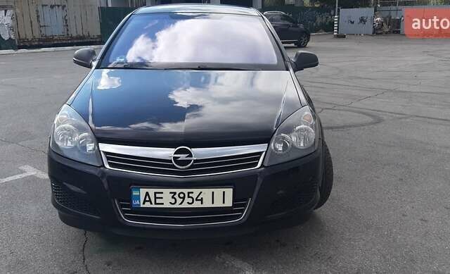 Черный Опель Астра, объемом двигателя 1.4 л и пробегом 244 тыс. км за 6300 $, фото 1 на Automoto.ua