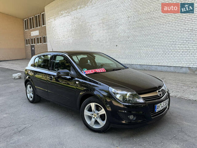 Черный Опель Астра, объемом двигателя 1.6 л и пробегом 225 тыс. км за 5800 $, фото 1 на Automoto.ua