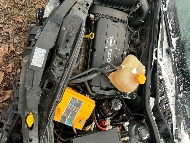 Черный Опель Астра, объемом двигателя 1.6 л и пробегом 32100 тыс. км за 2000 $, фото 1 на Automoto.ua