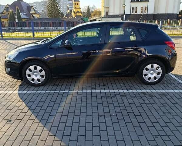 Черный Опель Астра, объемом двигателя 1.6 л и пробегом 249 тыс. км за 6500 $, фото 1 на Automoto.ua