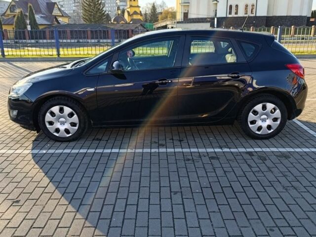 Черный Опель Астра, объемом двигателя 1.6 л и пробегом 249 тыс. км за 6500 $, фото 1 на Automoto.ua