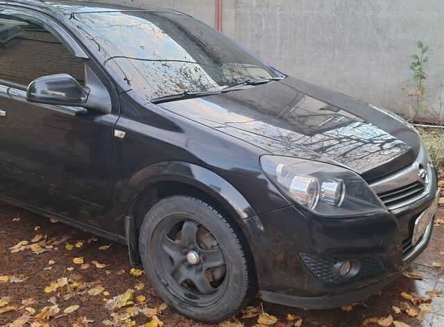 Черный Опель Астра, объемом двигателя 1.4 л и пробегом 173 тыс. км за 5500 $, фото 1 на Automoto.ua