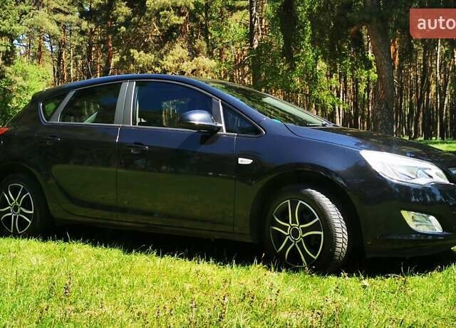 Опель Астра 2011 в Чернигове на Automoto.ua Черный Опель Астра, объемом двигателя 1.3 л и пробегом 330 тыс. км за 5200 $, фото 1 на Automoto.ua