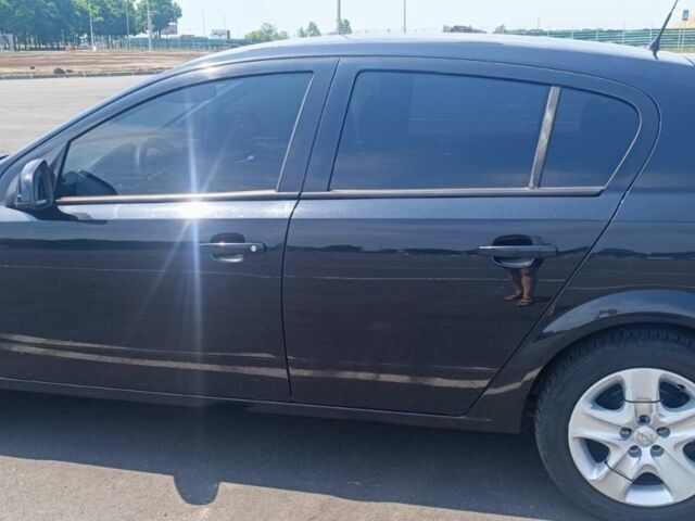 Черный Опель Астра, объемом двигателя 1.6 л и пробегом 130 тыс. км за 10000 $, фото 1 на Automoto.ua