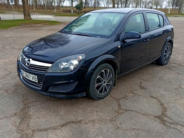 Черный Опель Астра, объемом двигателя 1.6 л и пробегом 194 тыс. км за 5000 $, фото 1 на Automoto.ua