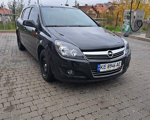 Черный Опель Астра, объемом двигателя 1.6 л и пробегом 40 тыс. км за 8600 $, фото 1 на Automoto.ua