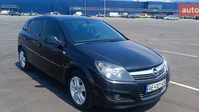 Чорний Опель Астра, об'ємом двигуна 1.6 л та пробігом 130 тис. км за 10000 $, фото 1 на Automoto.ua