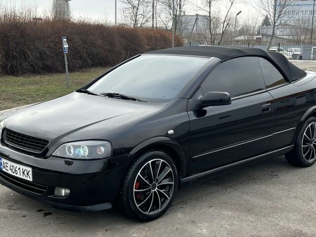 Черный Опель Астра, объемом двигателя 2.2 л и пробегом 200 тыс. км за 4600 $, фото 1 на Automoto.ua