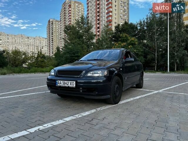 Черный Опель Астра, объемом двигателя 1.6 л и пробегом 290 тыс. км за 3900 $, фото 1 на Automoto.ua
