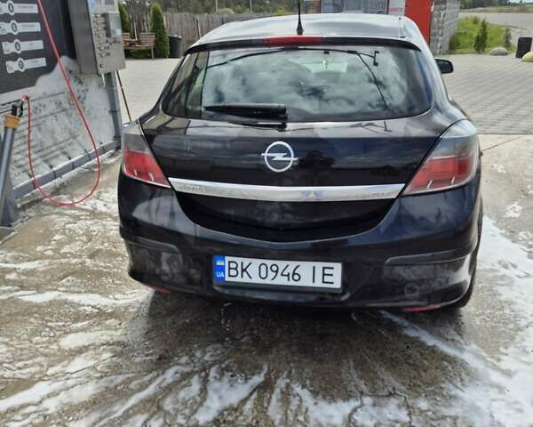 Черный Опель Астра, объемом двигателя 1.6 л и пробегом 237 тыс. км за 4500 $, фото 1 на Automoto.ua