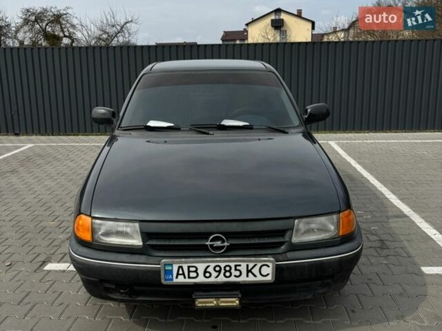 Черный Опель Астра, объемом двигателя 1.6 л и пробегом 430 тыс. км за 2100 $, фото 1 на Automoto.ua