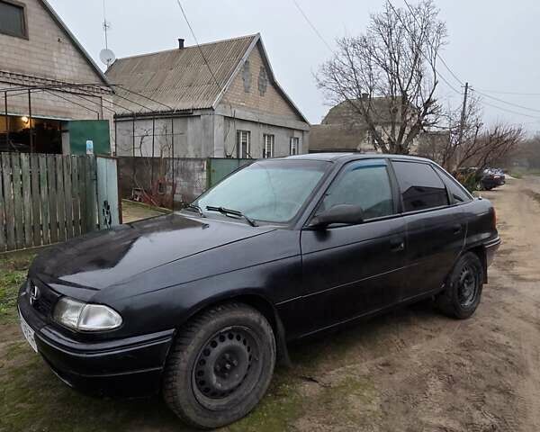 Чорний Опель Астра, об'ємом двигуна 1.6 л та пробігом 394 тис. км за 1800 $, фото 1 на Automoto.ua
