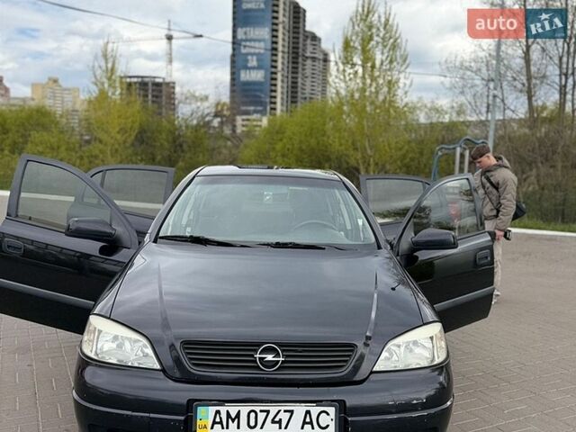 Черный Опель Астра, объемом двигателя 1.4 л и пробегом 285 тыс. км за 2400 $, фото 1 на Automoto.ua