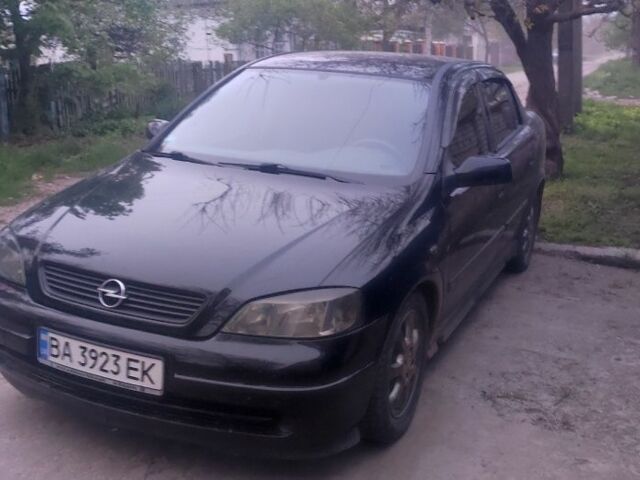 Черный Опель Астра, объемом двигателя 1.6 л и пробегом 350 тыс. км за 2500 $, фото 1 на Automoto.ua
