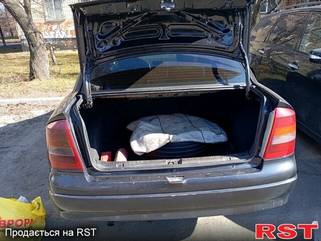 Черный Опель Астра, объемом двигателя 1.4 л и пробегом 292 тыс. км за 2700 $, фото 1 на Automoto.ua